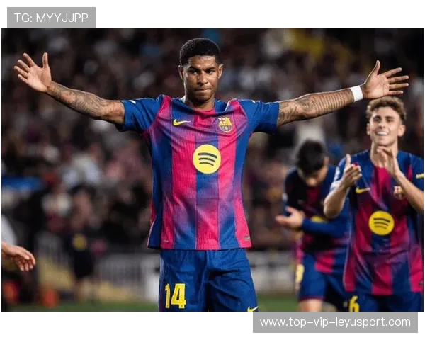 前助教揭秘！拉什福德该主罚巴萨任意球，他缺的是保护，拉什福德边锋