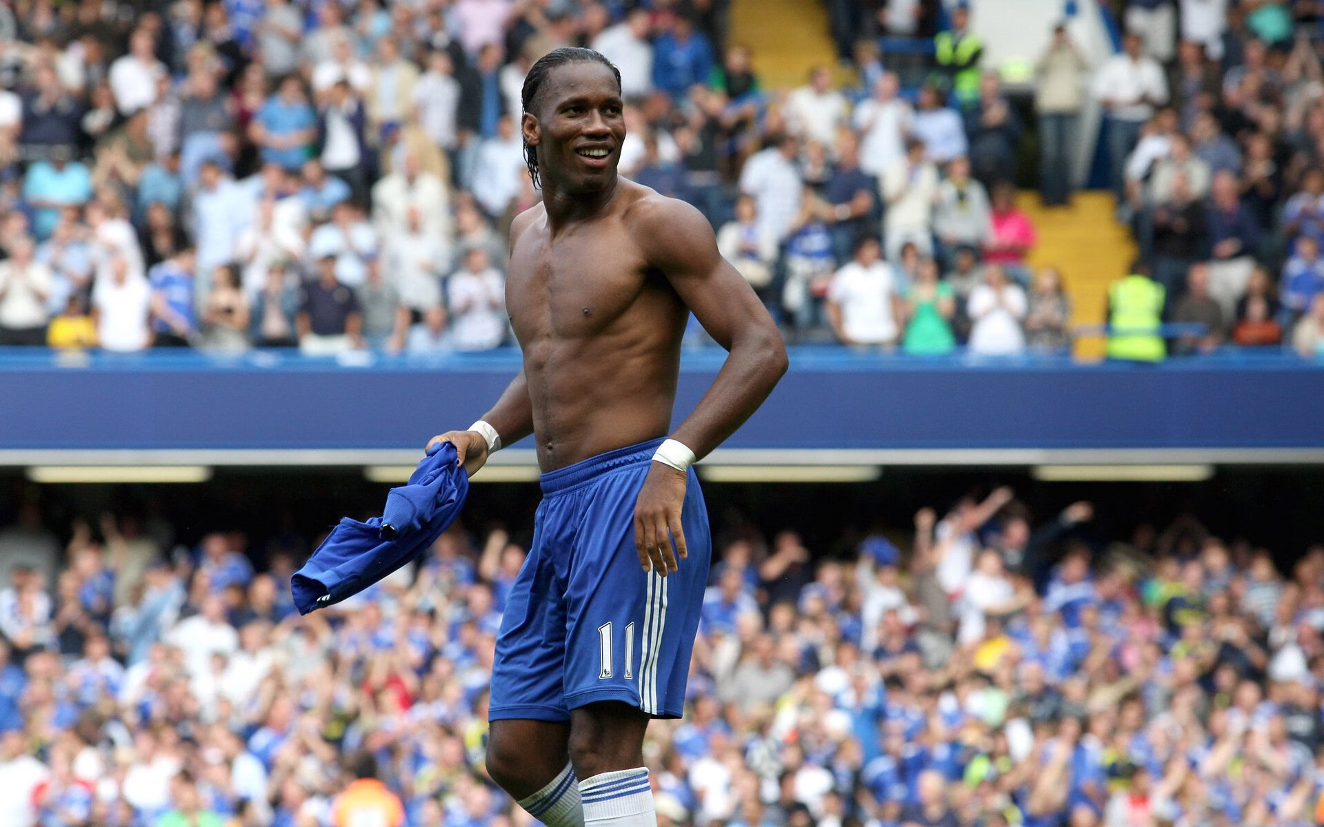 “马科斯·莫奇的防守灵活性，带领阿根廷美洲狮队稳固胜局”