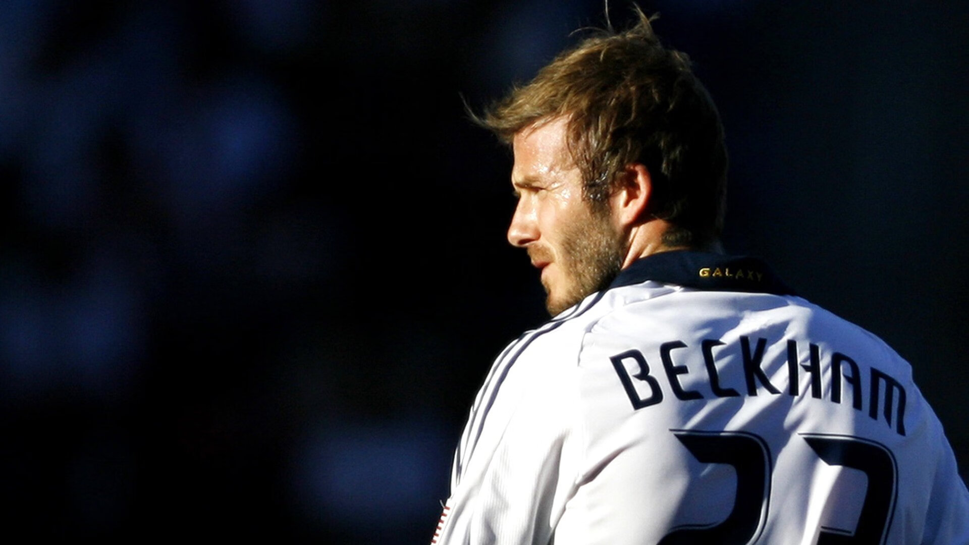 裁判执法尺度保持一致全场控场能力强比赛整体节奏流畅自然，裁判员执法